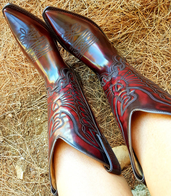 Botas de mujer y de hombre Cowboy en piel artesanal y barniz brillante rojo oscuro