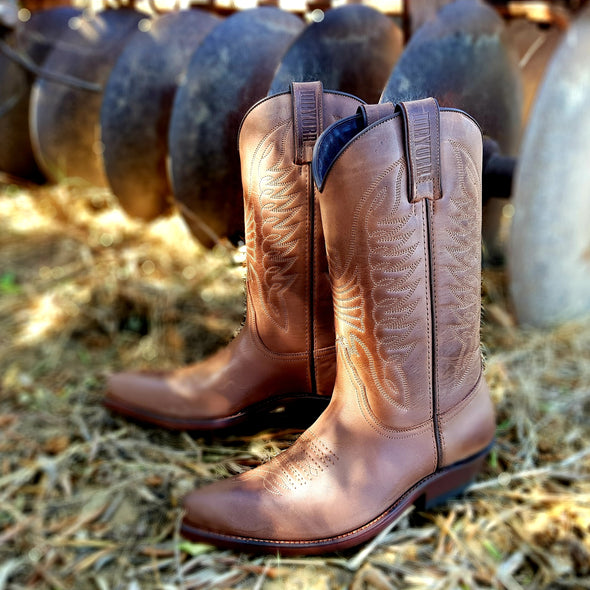 Rustic Cowboy Botas de mujer en marrón con puntera en punta y ribete artesanal