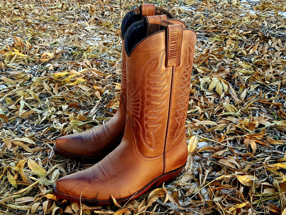 Rustic Cowboy Botas de mujer en marrón con ribetes tallados y cosidos a mano